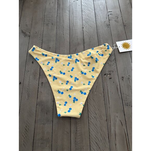 NWT Sunbleached Sky Bottom Capri Floral Print Bikini Bottoms Size Medium - Picture 4 of 4